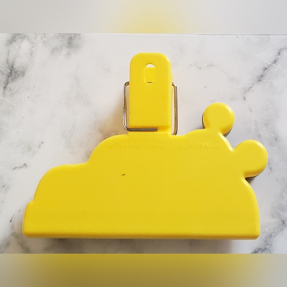 Vintage 1990 Disney 3D Chef Mickey Mouse Hot Dog Food Yellow Bag Picnic Clip - Picture 4 of 8
